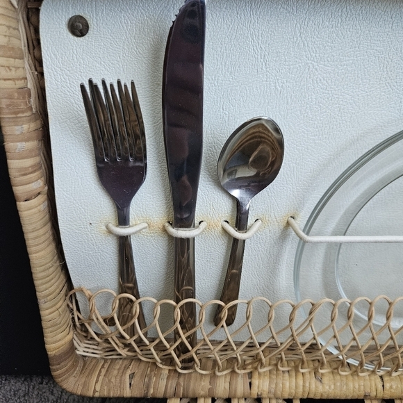 Vintage "Out to Lunch" Wicker Picnic Basket - Picture 3 of 10